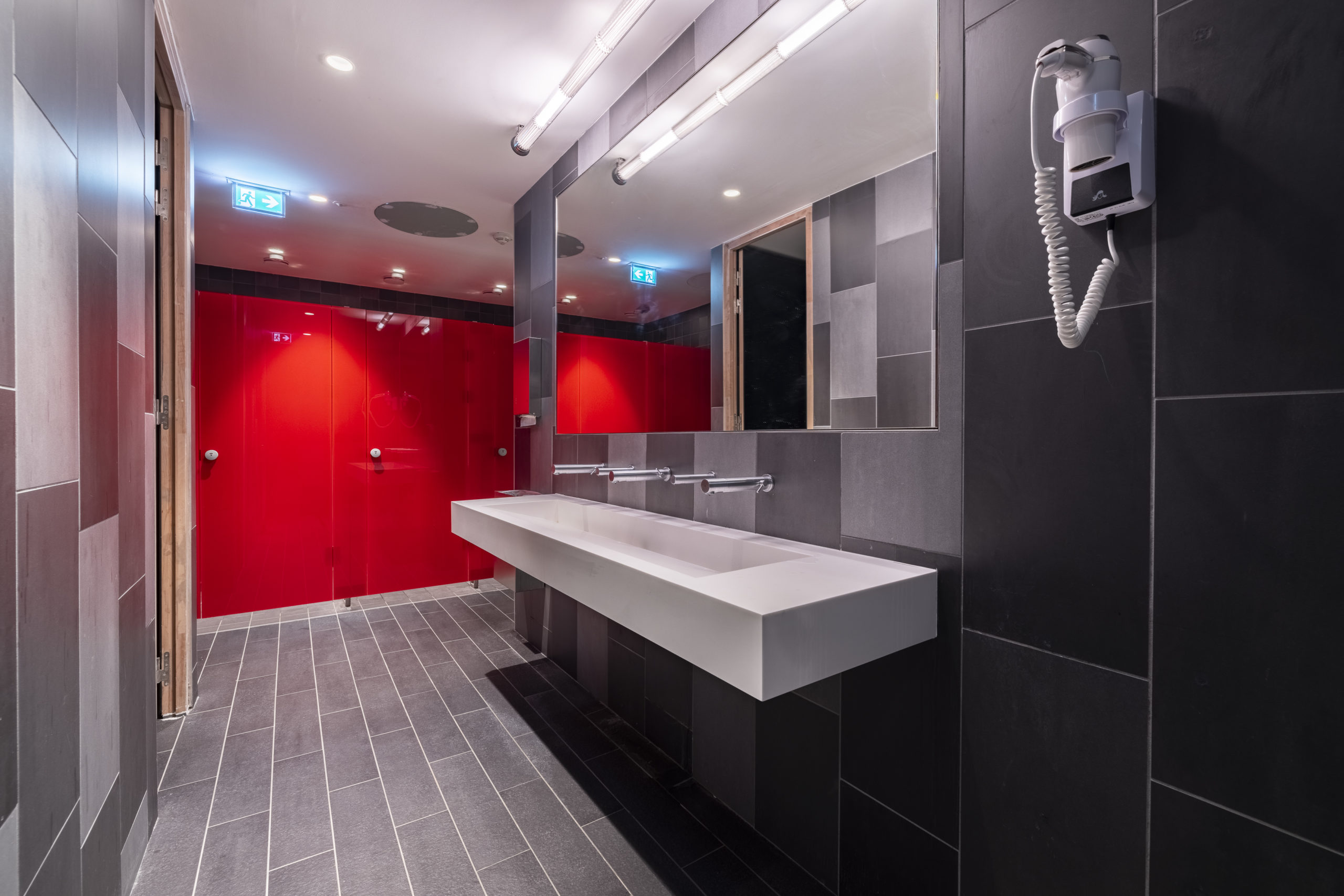 The Corporate Gym - 50 Cr de l'Île Seguin, 92100 Boulogne-Billancourt, France-010